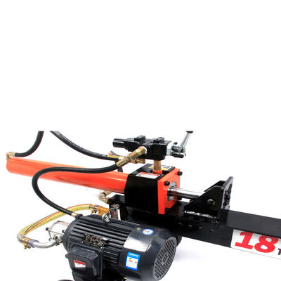 Houtsplitsing Gewonden houtsplitser met horizontale houtlifter en houtknipper