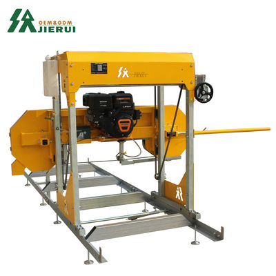 Draagbare zaagmachine voor het snijden van hout op een zaagmachine