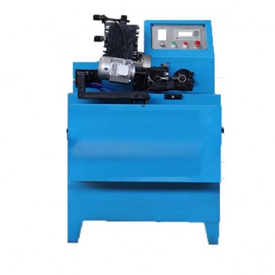Handmatige machine voor het bewerken van hout met een zaagblaad van legering